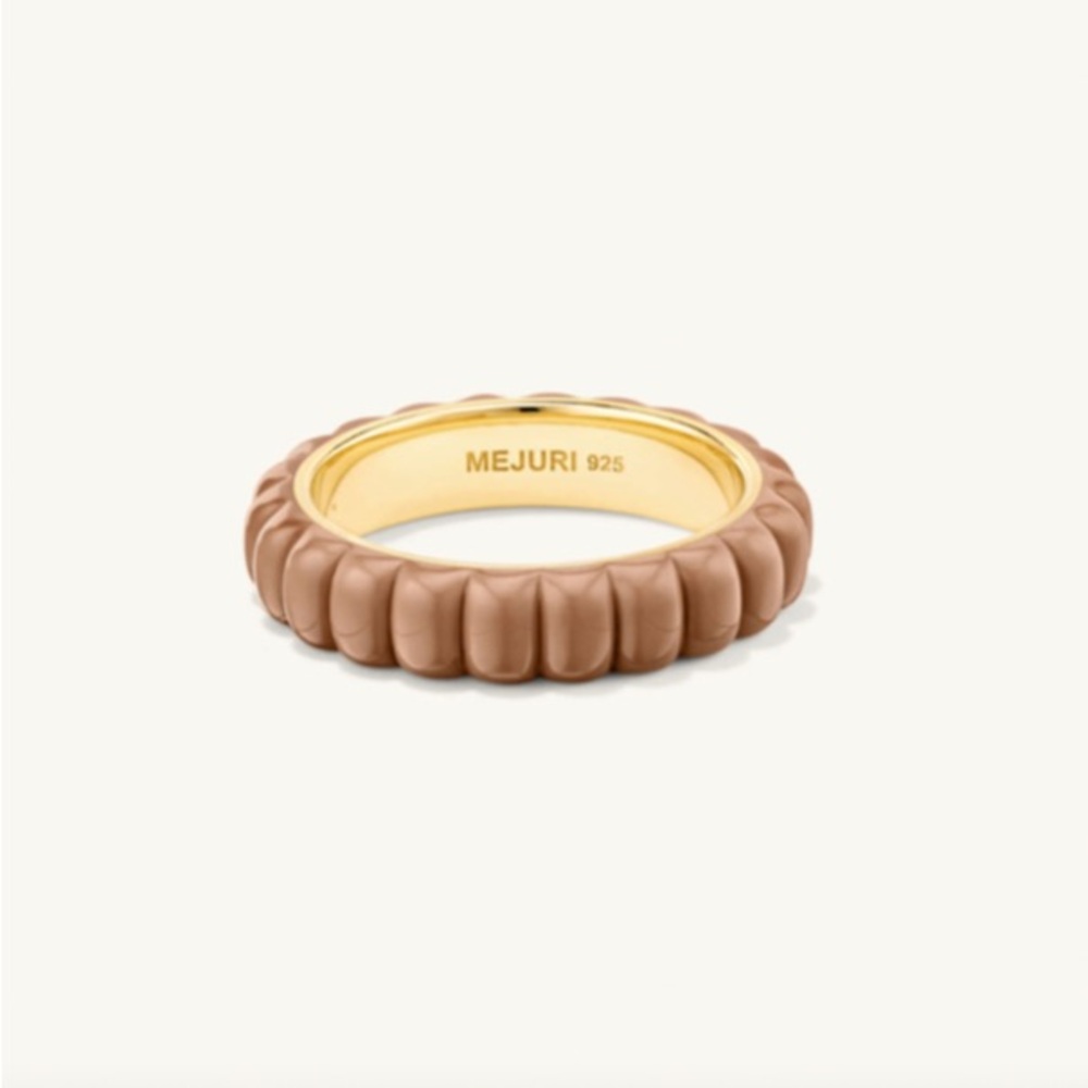 Mejuri Slim ‘Charlotte’ Chunky Ring in Cappuccino, Size 4